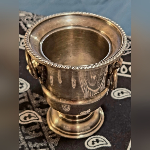 Elegant Silver Decorative Vase - Picture 4 of 6